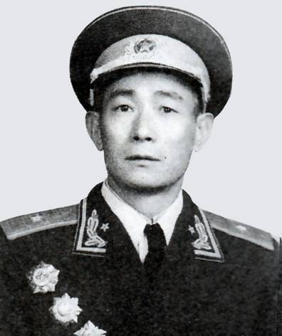 一起改编的,根据陈知建将军说,李云龙的原型是三个人,分别是王近山