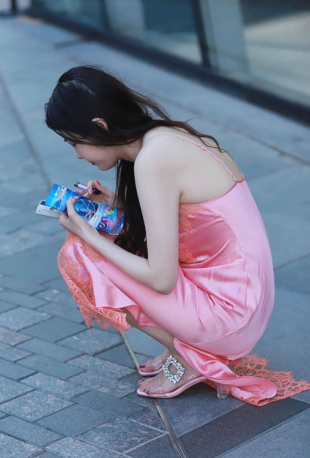 她敢
