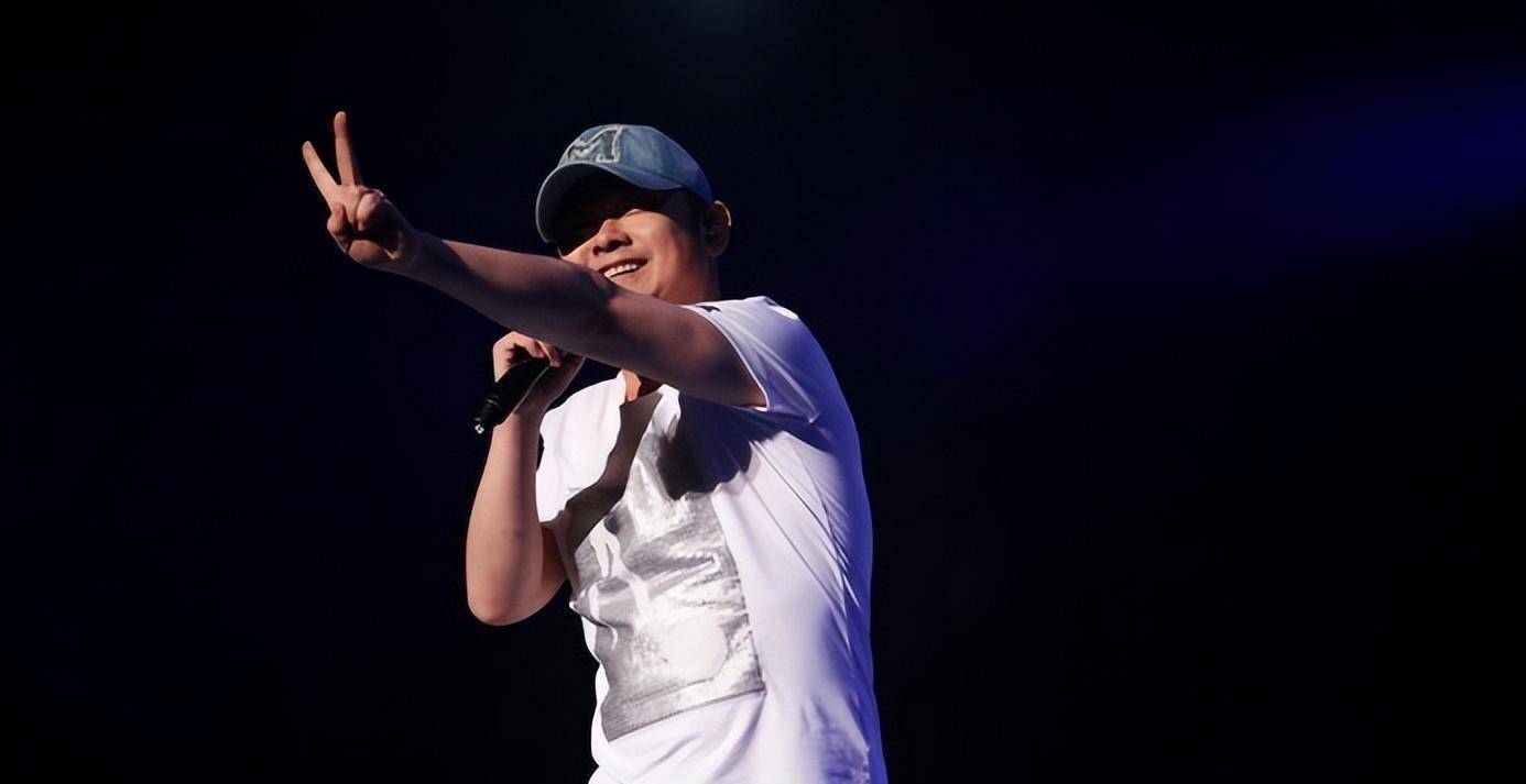 刀郎前妻:生完女儿40天就跑了现在刀郎是幸福的,幸福的,她后悔过吗?