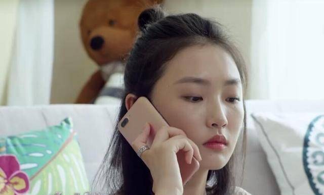 她还是剧版《闪光少女》的女主陈惊,影版是徐璐演的,该剧由影版《闪光