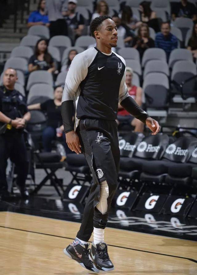 德罗赞终于穿上马刺球衣登场了!