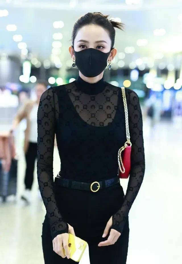 古力娜扎黑色背心 黑色薄纱罩衫黑色紧身裤大秀s曲线,惊艳全场!