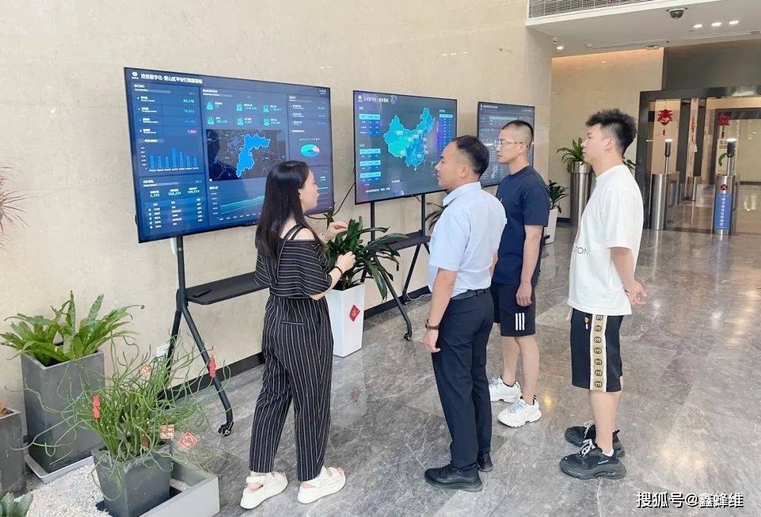 甘肃省白银市白银区委常委,王岘镇党委书记潘虎一行来访鑫蜂维考察