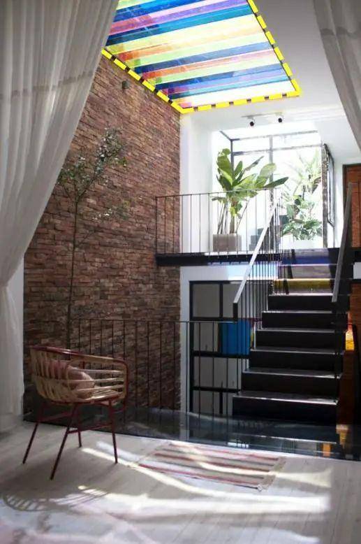 我家天井如同巨型"散热器",他家遮阳避暑当花园,差距在4点上_设计