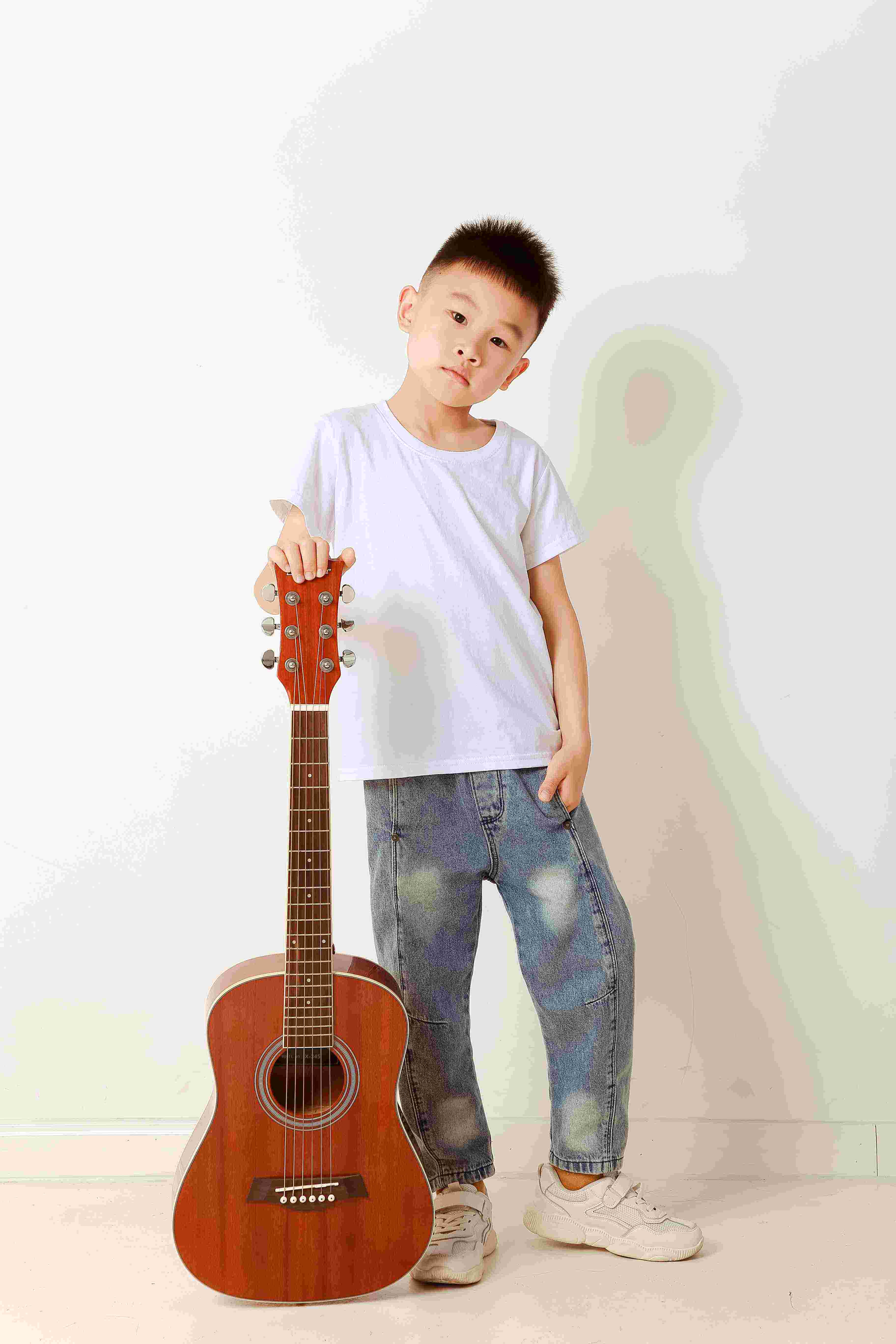 小熊吉他告诉你:为什么孩子要学吉他?_音乐_感知能力_创造力