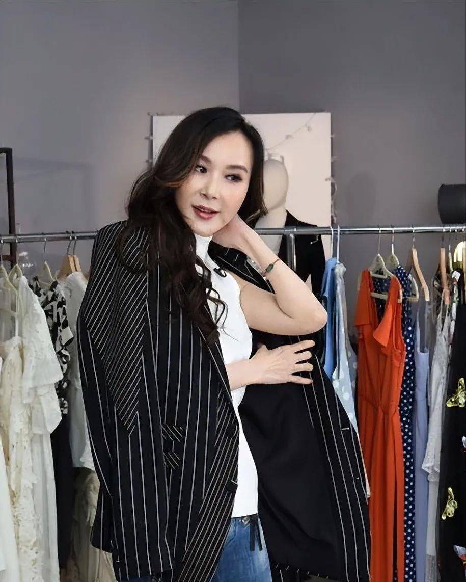 55岁萧蔷不服老!