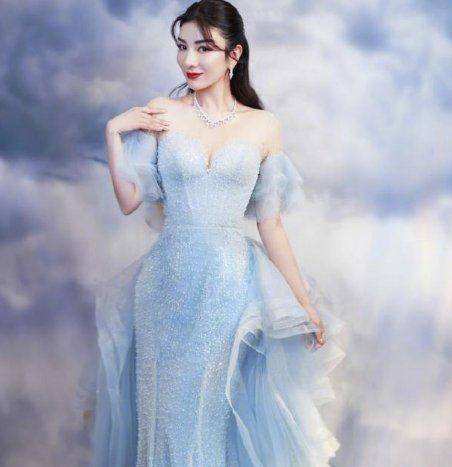 黄奕穿火了薄纱裙,彩色薄纱裙灵动飘逸,仙气十足有多美?