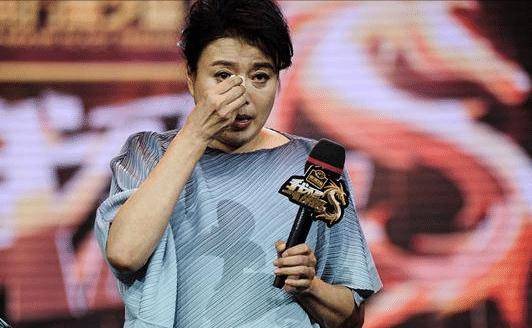 62岁的丁嘉丽老年发力,曾为了孙红雷下跪,最终所求也没能如愿_女人