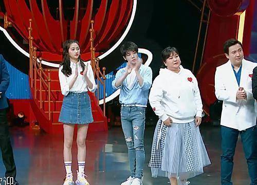 华晨宇与关晓彤同台,看到二人身高差,网友:确定都是173cm?