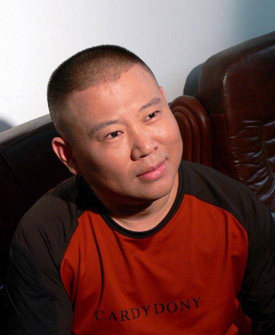 郭德纲坐劳斯莱斯被议论,买的借的又何妨?