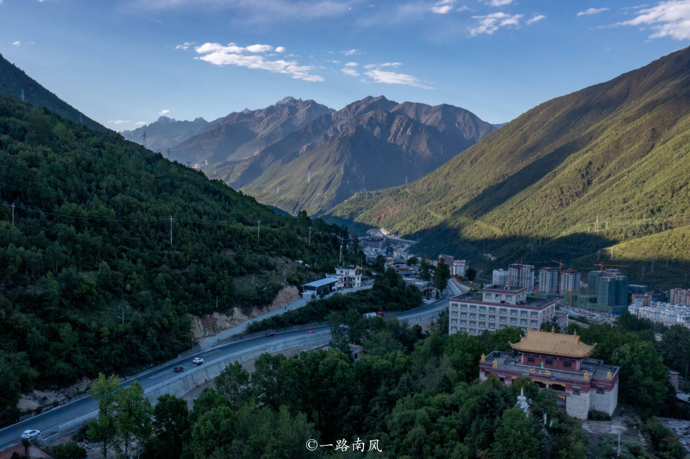 并不适合所有人旅居,倒是距离成都市区三个多小时车程的康定市是个不