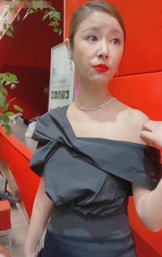 43岁林心如被拍到"生图",毫无女神的风采,皮肤松弛显"老态"_状态_照片