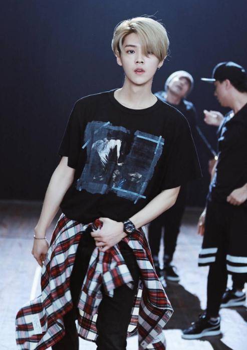 "真男人"鹿晗:敢作敢当,霸气护妻,他才是人间清醒_公司_娱乐_微博