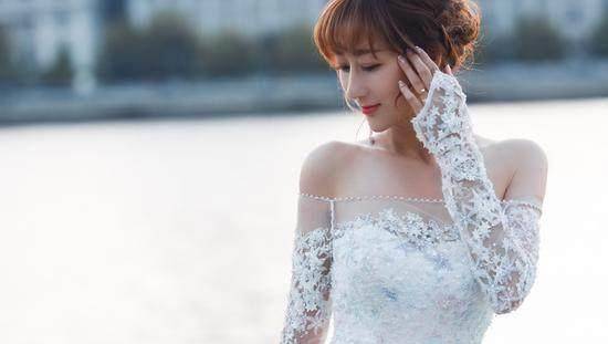 蒋丽莎年轻时照片曝光,完全不同于现在,五年生四胎简直毁了她!