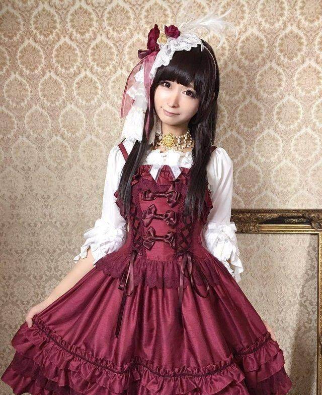 可爱如洋娃娃的她抱着女儿出镜,然后说"我当爸爸了"_网友_照片_伪娘