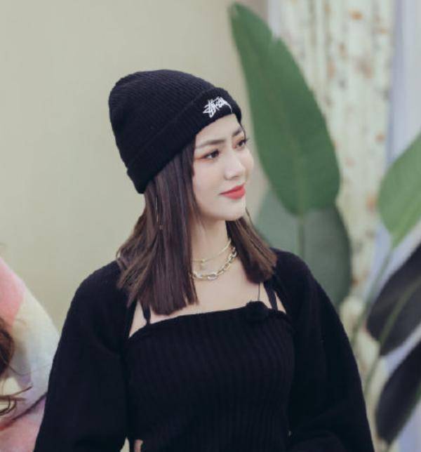 原创
            孔雪儿现身《婆妈》，看她现场穿什么鞋？是对杜淳、杨子最大尊重（孔雪儿同款连衣裙）