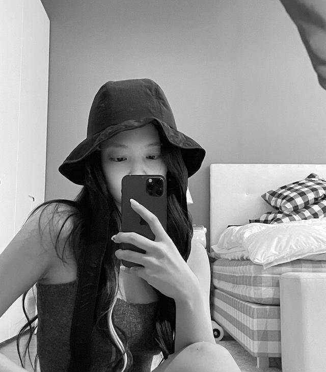 jennie红玫瑰造型直拍太美,是红玫瑰本玫瑰啊_气质_红色_头发