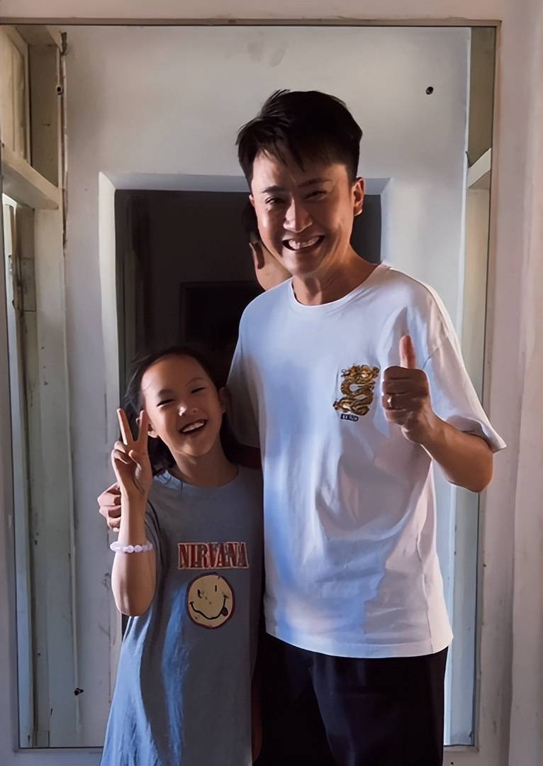 杨帆:回铁岭怀旧,怎奈老房子的新主人不看中央台不是自己的粉丝_女儿