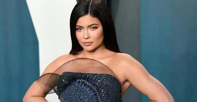 凯莉詹娜出手大方,捐赠50万,为青少年癌症患者建立医院休息室_朋友