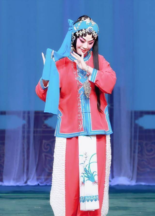团里演员的平均年龄26岁,迟小秋带着他们赴福州,沈阳等地巡回演出