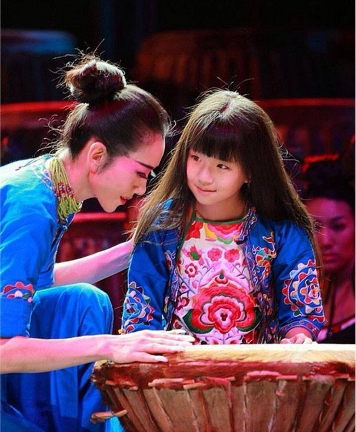 杨丽萍选定接班人后,小彩旗忙回国讨好,知情人爆料更多内幕_舞蹈_白兔