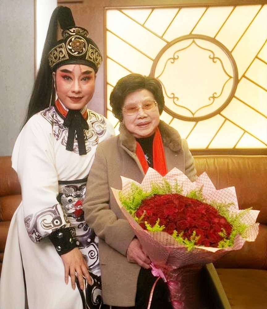 郑国凤:浙江诸暨农村走出来的越剧名家,与王志萍分手有无奈_梅花奖