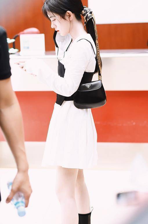 鞠婧祎5年前电影定档,旧照曝光颜值差距大,小圆脸女神_小鞠_邓歆玥