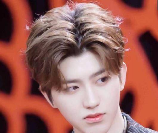 继"三行情书"后,蔡徐坤6行情诗火遍全网,ikun:为你骄傲_音乐_薛之谦