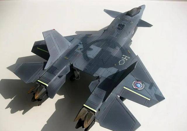 动画《战斗妖精雪风》:ffr-31系列战斗机介绍_战术侦察机_设计_批次