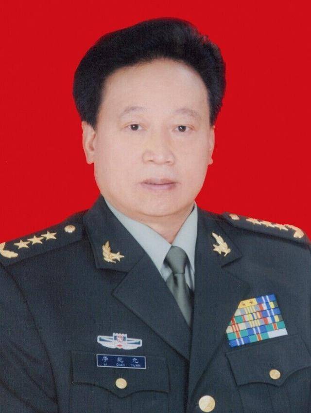 1990年,常万全上调兰州军区司令部担任作战部部长.