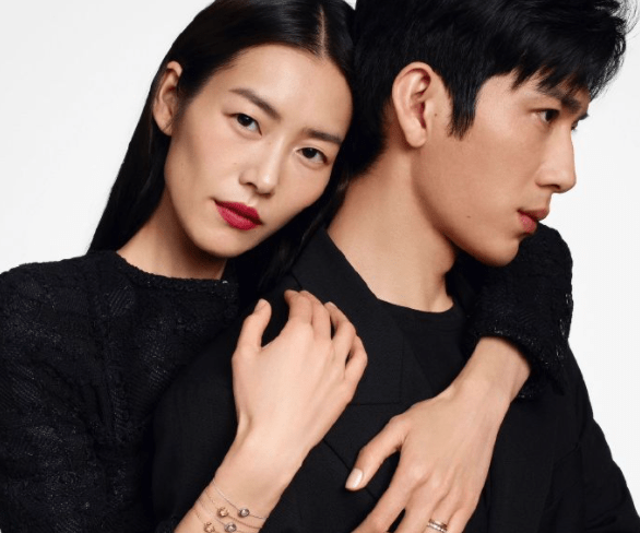 井柏然白百何秀场拥抱,搂腰摸脸太暧昧,刘雯强势宣主权_什么_动作