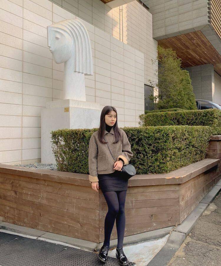 金秀安5岁时参演电影《sorry, thank you》出道,如今已入行10年,出道