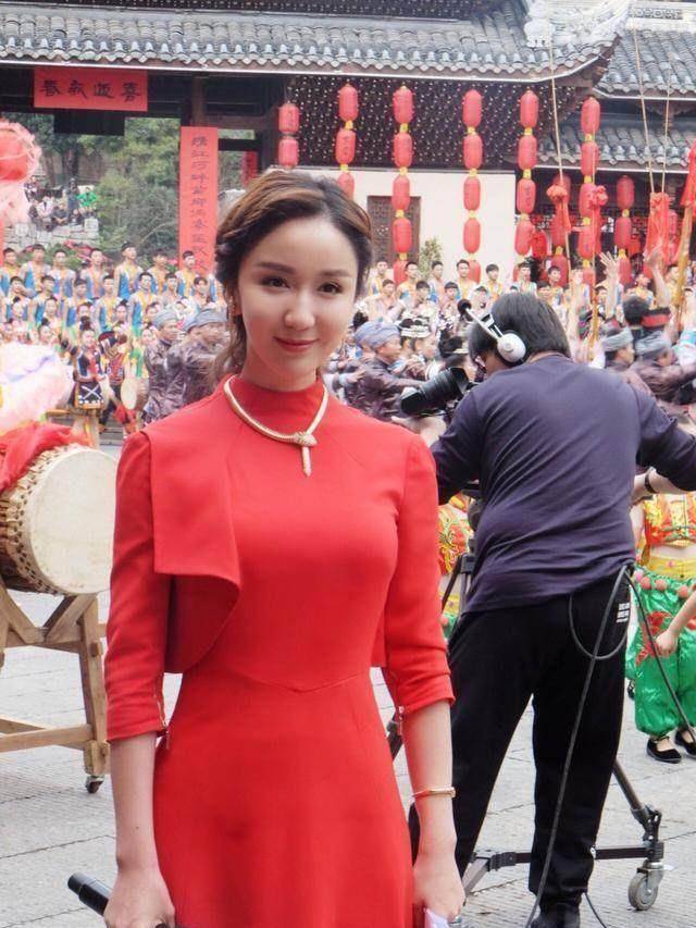 娄艺潇时隔多年与陈赫孙艺洲再度合体,脸部僵硬清纯不再_胡一菲_时尚