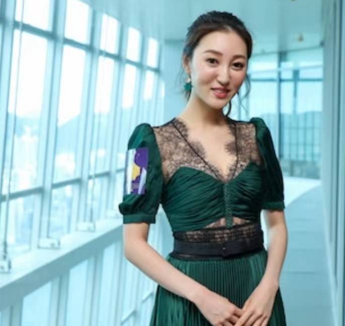 何艳娟回应被指爱炫富,曾与年长40岁富商闪婚跻身上流社会