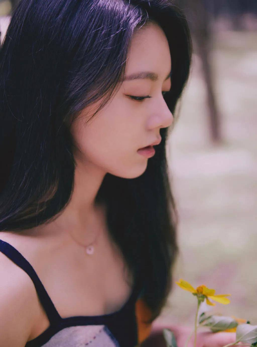 18岁赵今麦晒照,上大学后浓妆换成素颜,这颜值变化美翻了_赵金麦_照片