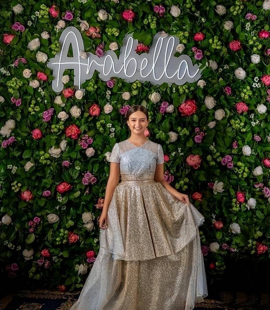 女大十八变:伊万卡大女儿12岁身高170皮肤白皙,有点名媛气质了