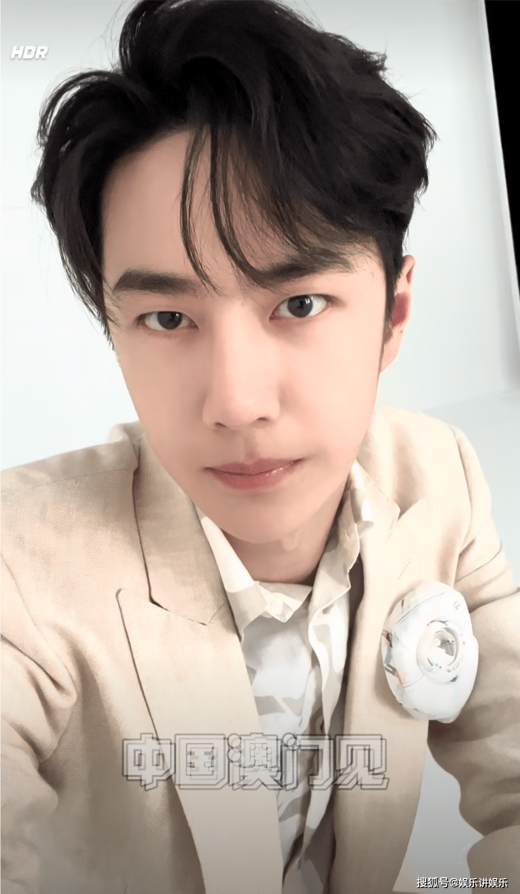 王一博陈烁成乐华演唱会主角,王一博香奈儿上身对应"结婚请柬"_杜华