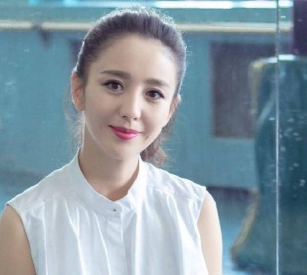 长在审美点上的梨涡女星,娇俏中透着灵动_黎姿_许晴_酒窝