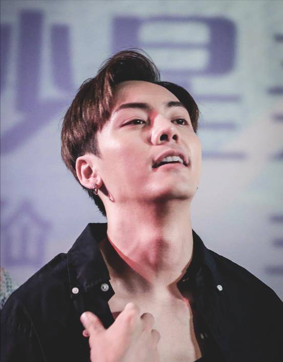 在线围观男明星迷人喉结,他们喉结怎么动,我的心就怎么跳_李敏镐_男人