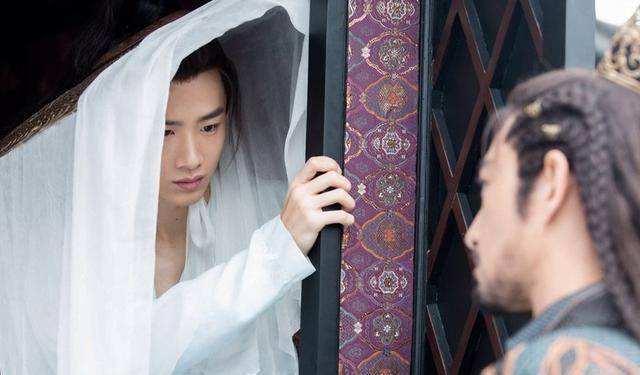 男星女装比美,黄明昊朱正廷一出场,网友:邓伦白敬亭都输了_扮相_气息