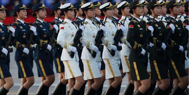 阅兵式上,女兵为什么一定要穿"丝袜"?