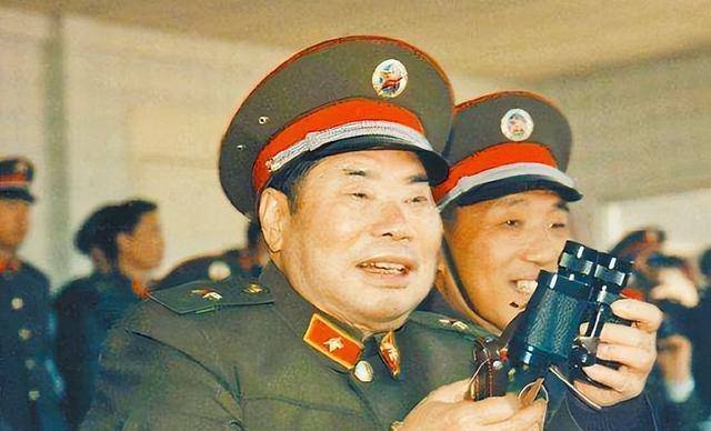 军区参谋长,当时他的两位顶头上司司令员李来柱和政委谷善庆也不简单