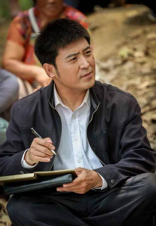 52岁孙涛近照曝光,满脸胡茬难掩帅气,因老婆才能登上舞台_妻子_小品