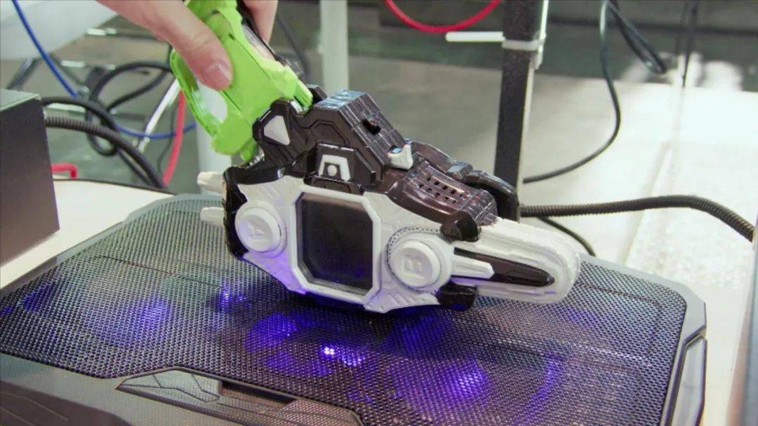 假面骑士outsiders第3话剧情简介,brain与蛮野一起复活,侑斗变身为善