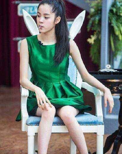 欧阳娜娜辟谣与房祖名的"叔侄恋",仅三个字打脸成龙满意说_儿子_绯闻