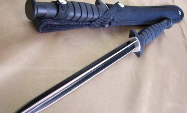 盘点全球最凶的三把军刀,中国军刀榜上有名,曾创下赫赫战功_尼泊尔