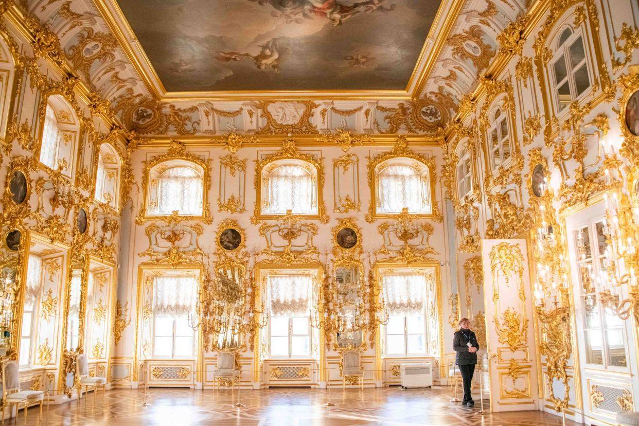 夏宫始建于18世纪初,是彼得大帝为了纪念俄罗斯对瑞典的胜利而兴建的.