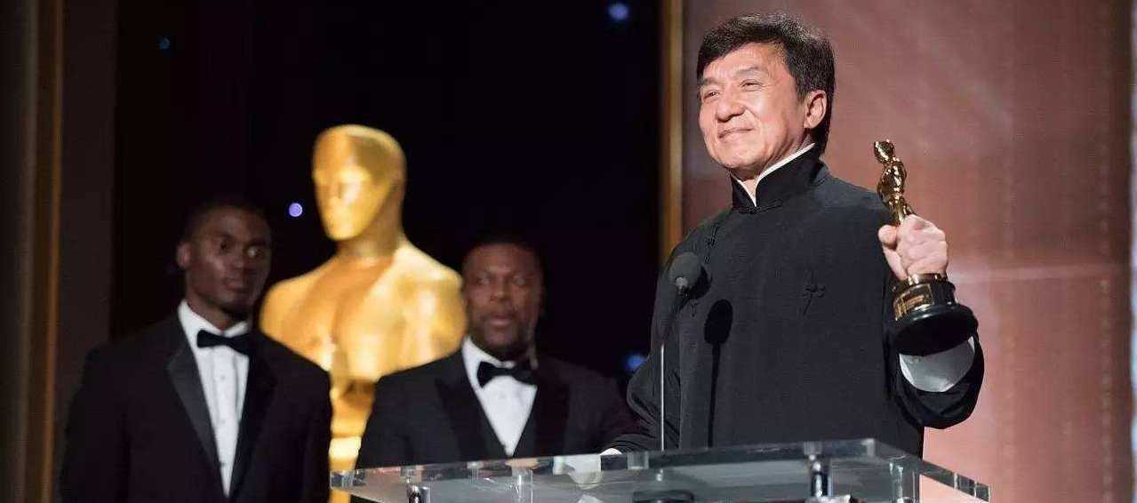 成龙和周星驰互相给对方电影客串,各自留下的镜头,成为经典!