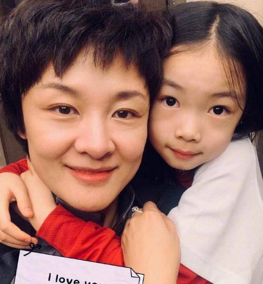 前央视主持李小萌突发意外!