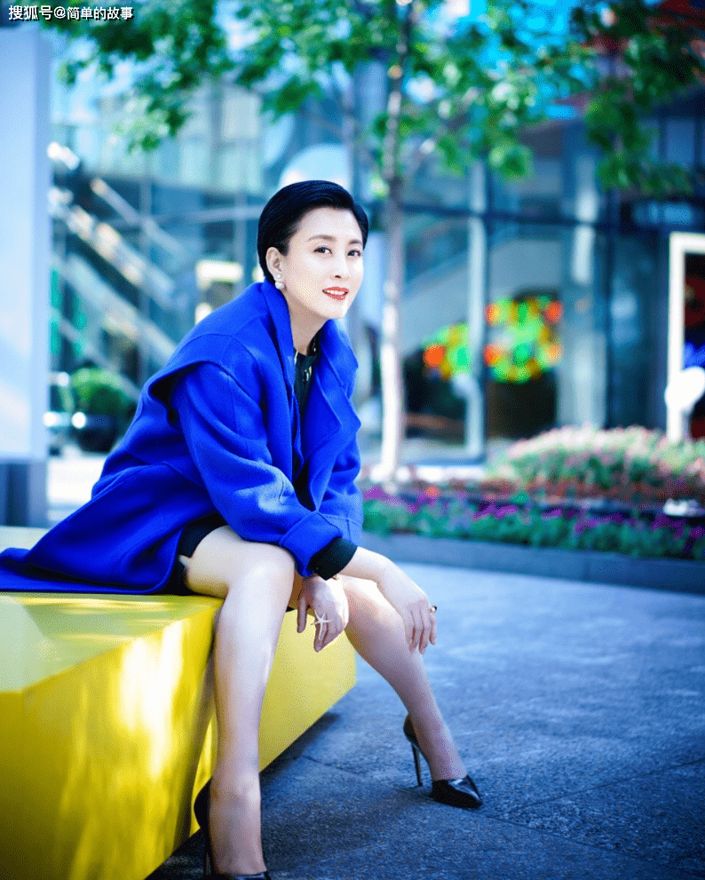 她长得漂亮,演技好,出道30年零绯闻,嫁小丈夫不生孩子也幸福_赵倩